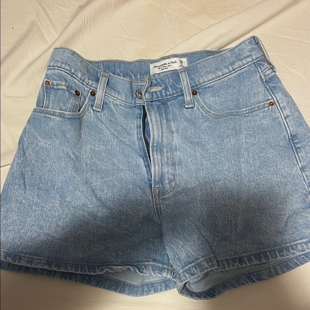 Abercrombie and Fitch 4” Mom Short High Rise